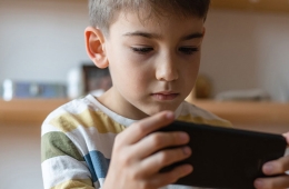 How Smartphones and Social Media Fuel Addiction in Youth